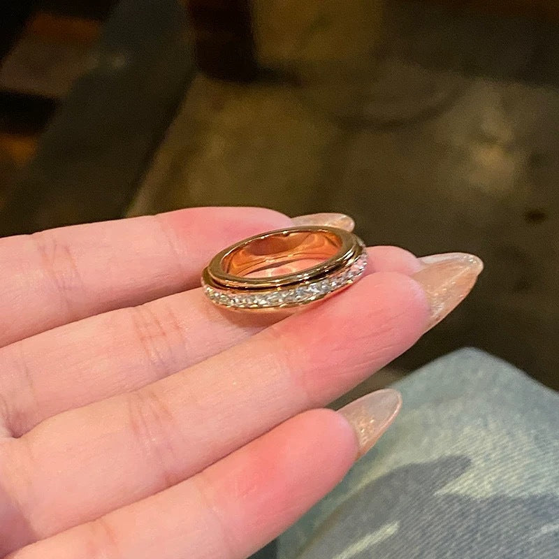 Nubia – Luxuriöser Drehbarer Spinnerring aus Stahl
