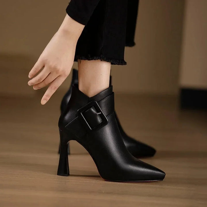 Nadine – Elegante Stiefeletten Mit Schnalle
