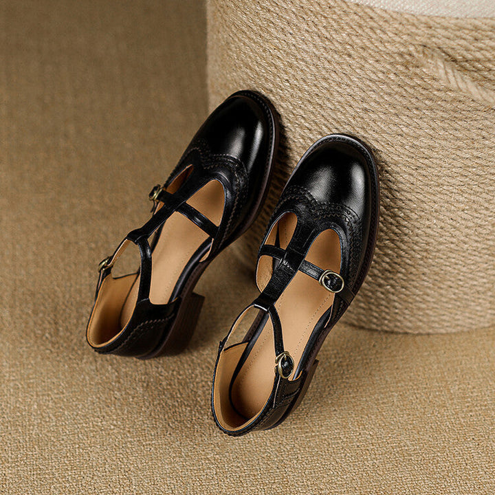 Anieka – Mary Jane Schuhe mit T-Riemen Und Brogue Muster