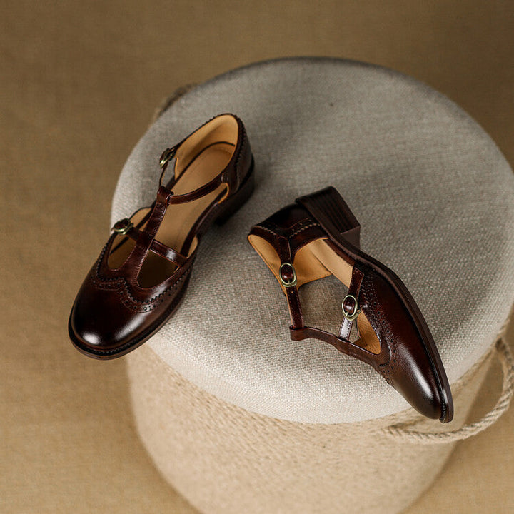 Anieka – Mary Jane Schuhe mit T-Riemen Und Brogue Muster