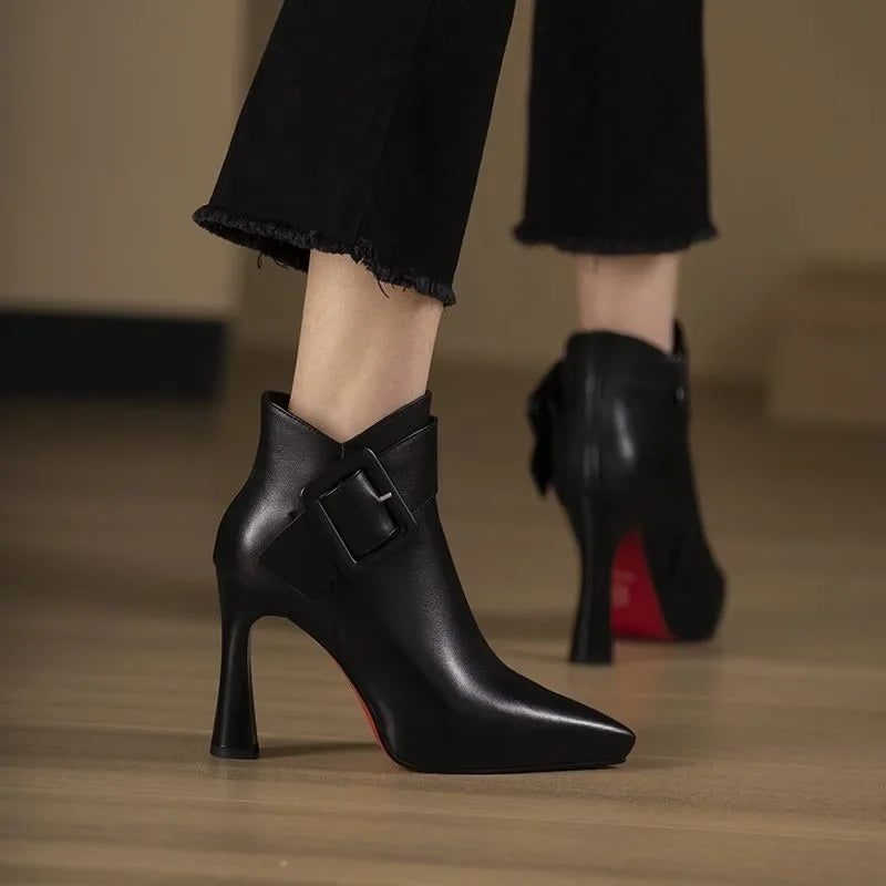 Nadine – Elegante Stiefeletten Mit Schnalle