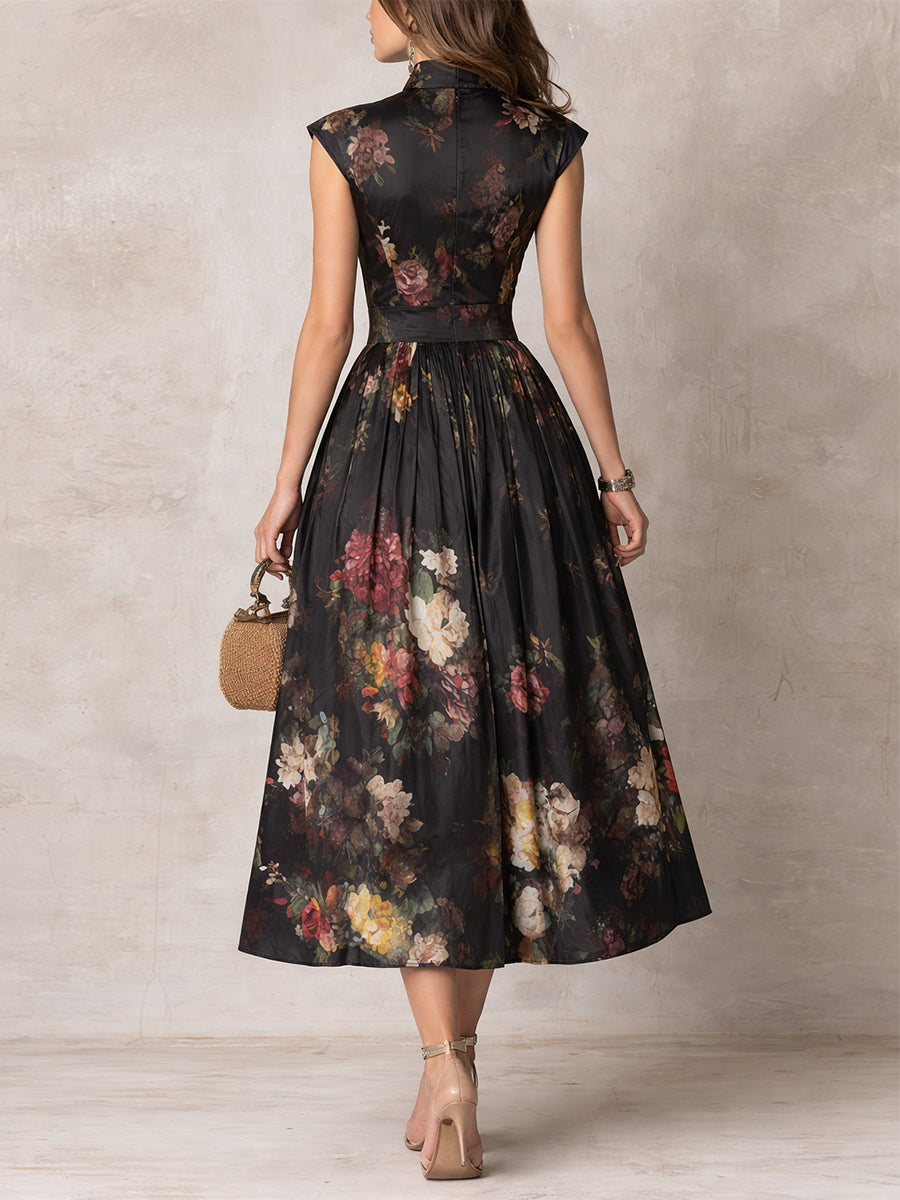 Littia – Plissiertes Satin-Kleid Mit Blumenmus