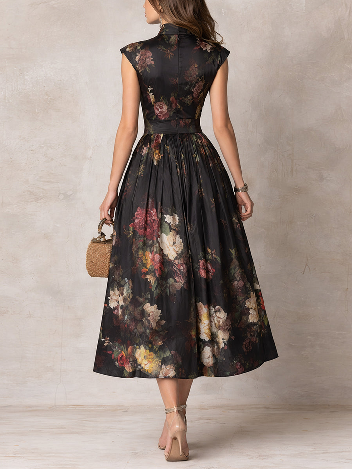 Littia – Plissiertes Satin-Kleid Mit Blumenmus