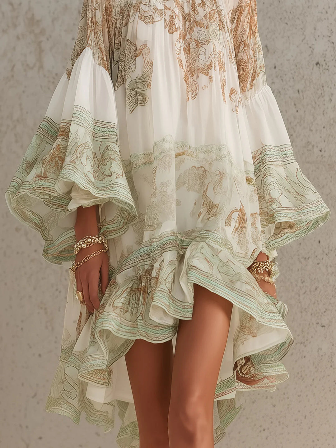 Reba – Minikleid aus Chiffon mit Barockmuster und kaskadenförmigen Rüschen