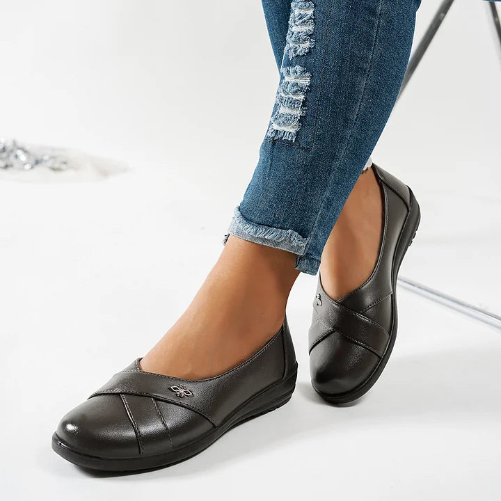 Kinerah - Orthopädische Leder Schuhe Mit Metallemblem
