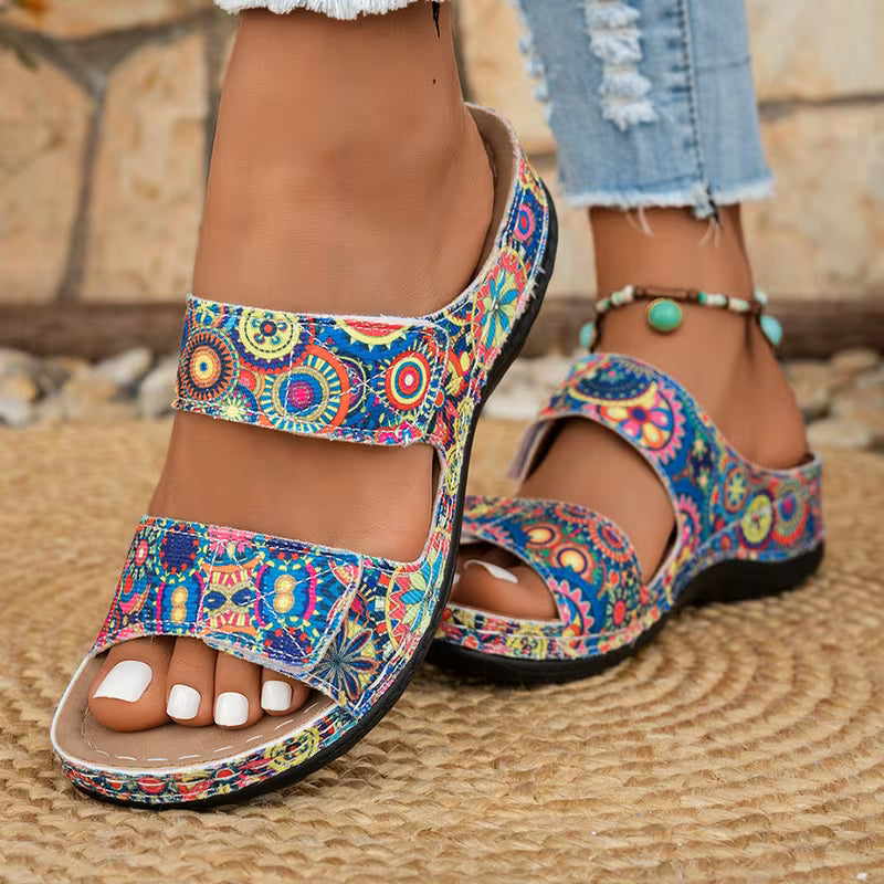 Dhifef - Sommerliche Sandale Mit Dickem Absatz und Print