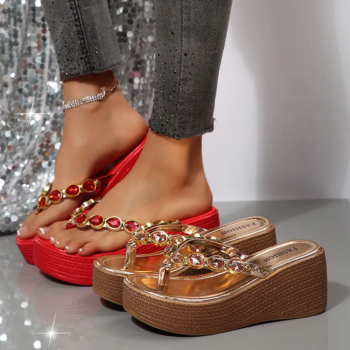 Wietske – Keilabsatz-Sandalen mit Strasssteinen