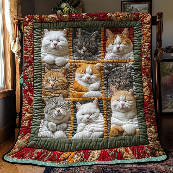 CozyCats – Decke mit aufgedruckten schlafenden königlichen Katzen