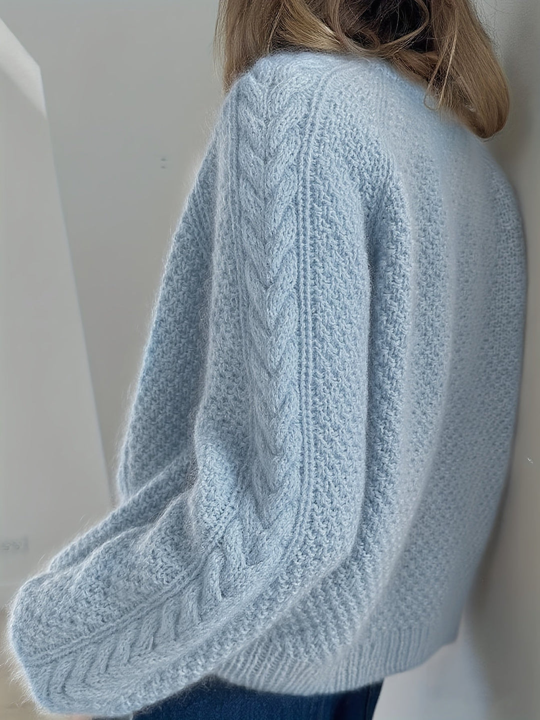 Dwina – Strickjacke mit Knöpfen und Zopfmuster