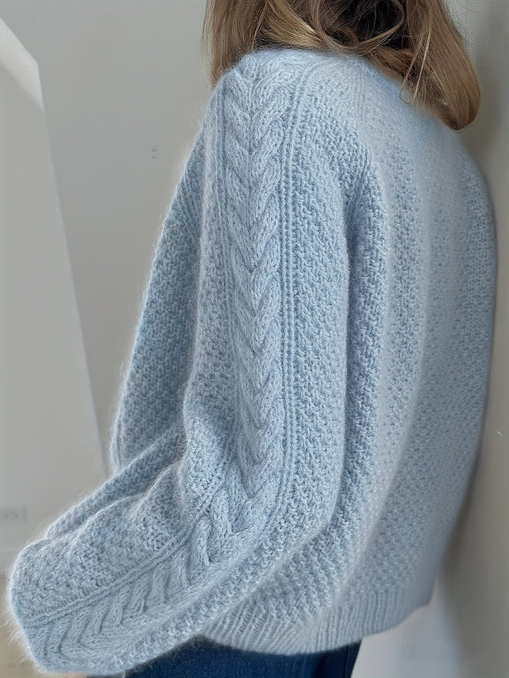 Dwina – Strickjacke mit Knöpfen und Zopfmuster