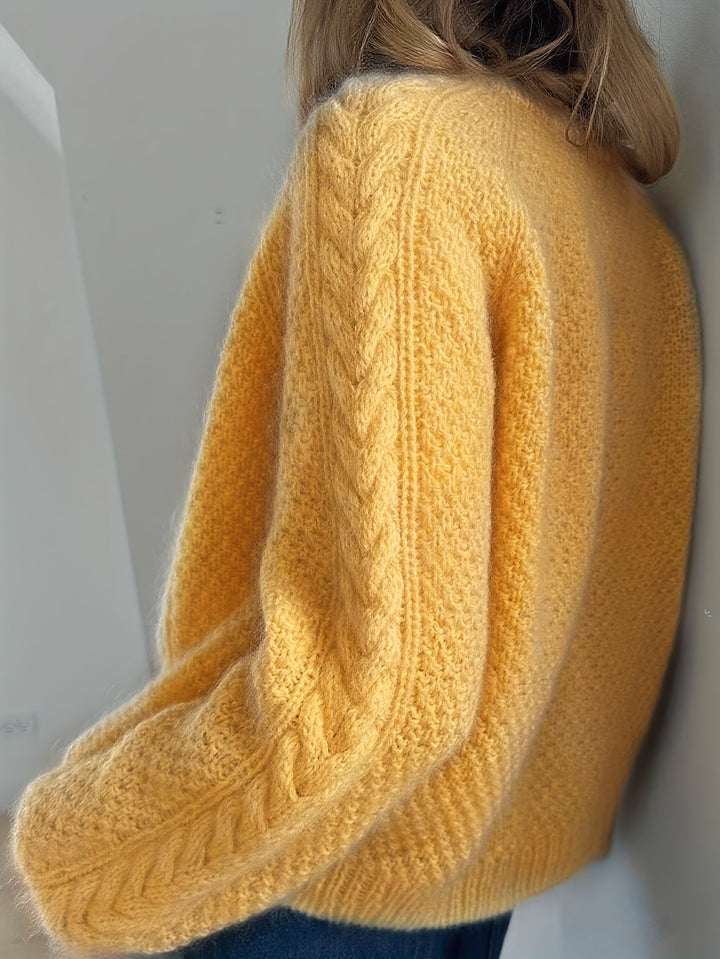 Dwina – Strickjacke mit Knöpfen und Zopfmuster