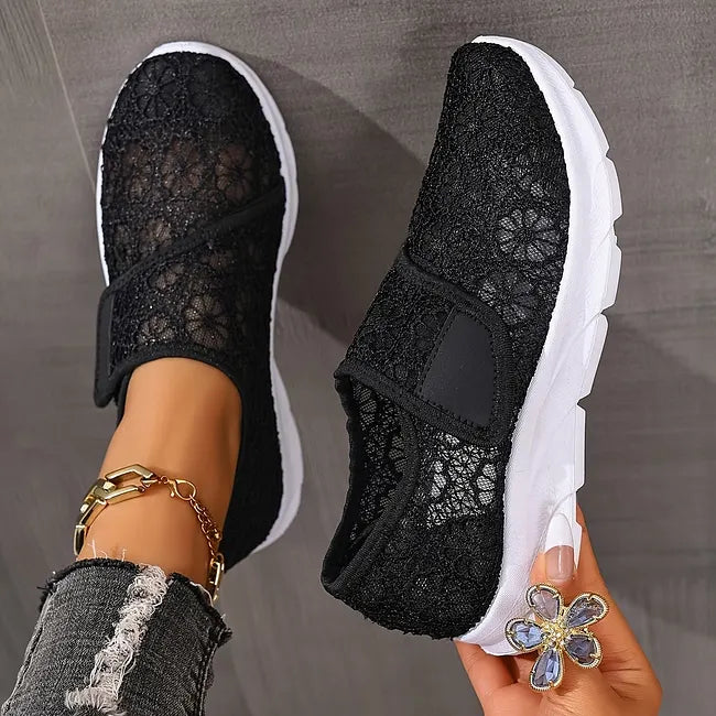Tonjaa - Sneaker Aus Spitze Mit Blumenstickerei
