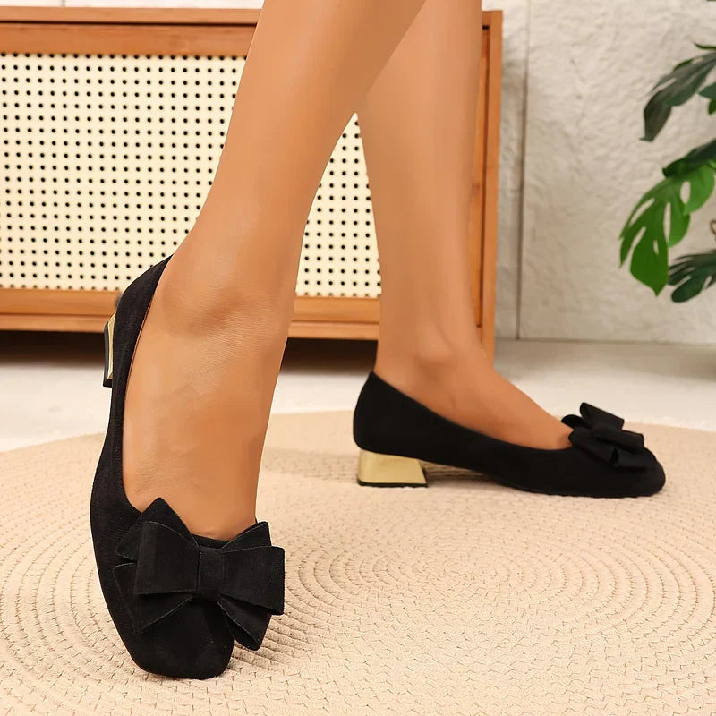 Silvie – Elegante Pumps Mit Schleife Und Niedrigem Blockabsatz