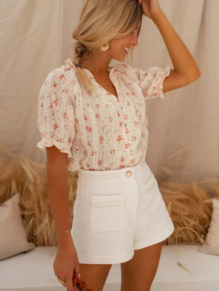Yvonne – Stilvolle Blusen Mit Blumenprint