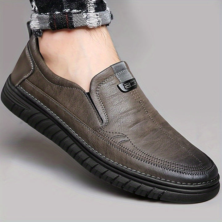 Faran – Slipper mit Ziernähten Und Strukturierter Sohle