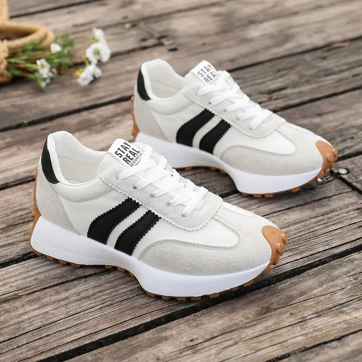 Lariesa – Sneaker mit Schnürverschluss Und Kontraststreifen