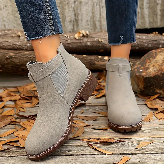 Miniya – Stiefeletten mit Schnallenriemen
