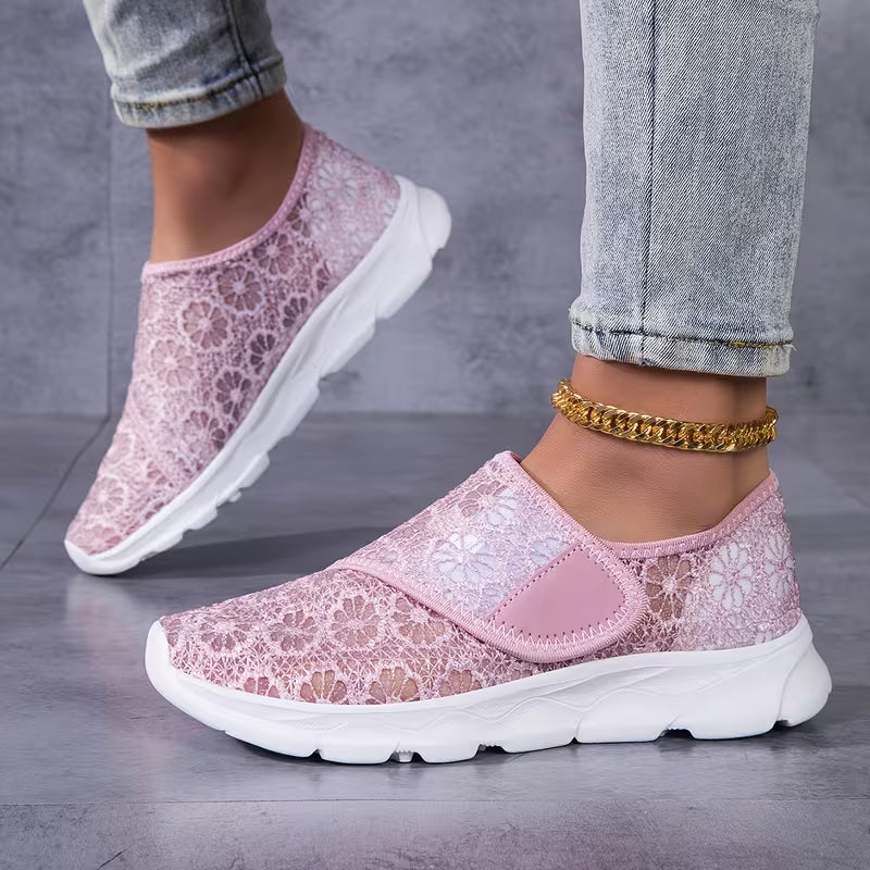 Sabyne – Sneaker Mit Blumenmuster Aus Spitze Und Klettverschluss