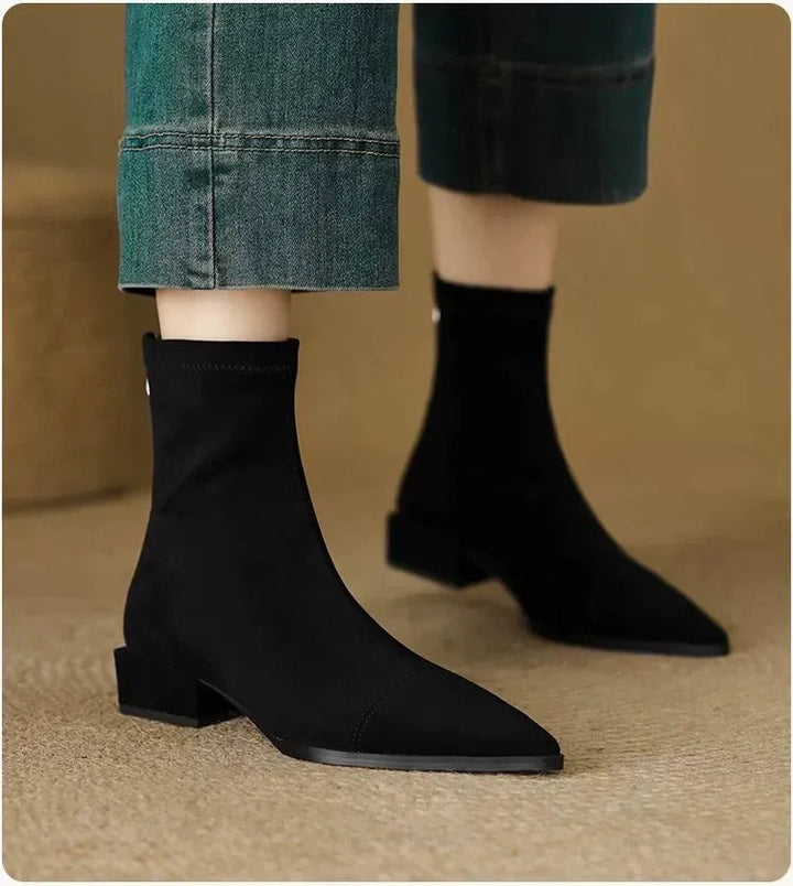 Jerlina – Stiefeletten Aus Wildleder Mit Spitzer Zehenpartie