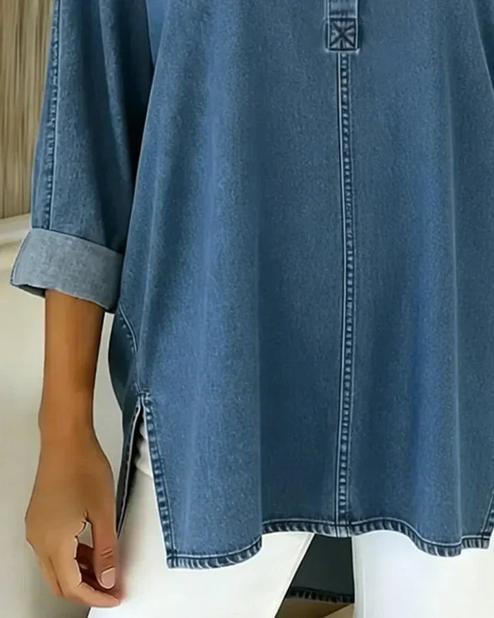 Yenara – Denim Oberteil mit Knopfleiste und V-Ausschnitt