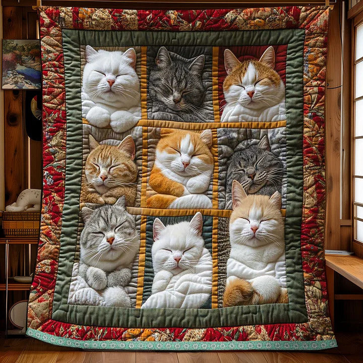 CozyCats – Decke mit aufgedruckten schlafenden königlichen Katzen