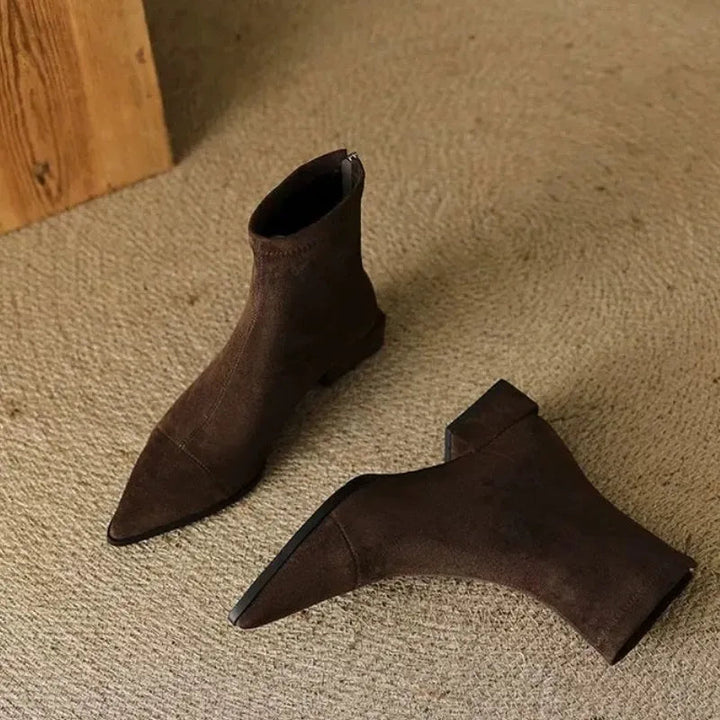 Jerlina – Stiefeletten Aus Wildleder Mit Spitzer Zehenpartie