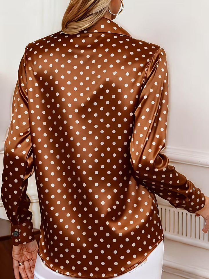 Amalien – Elegante, vielseitige Bluse mit Punktmuster
