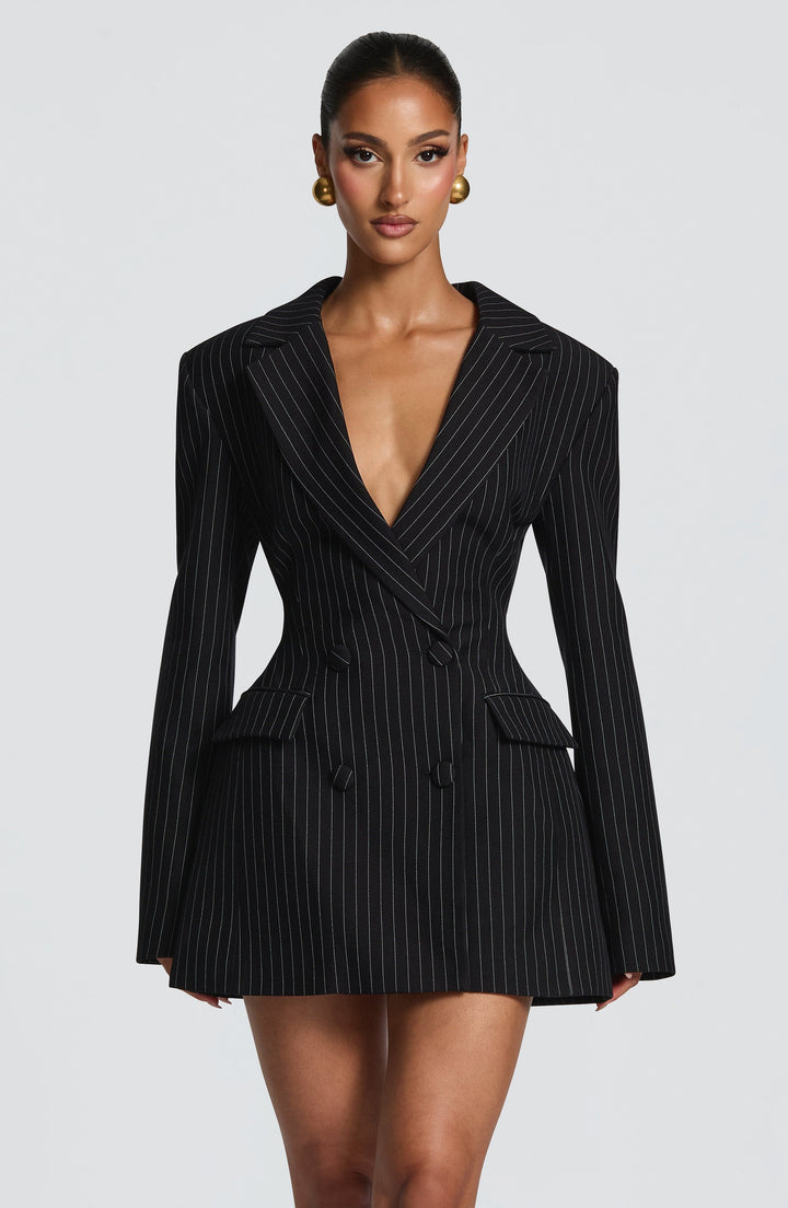 Zaerine – Maßgeschneidertes Minikleid im Zweireiher-Blazer-Stil