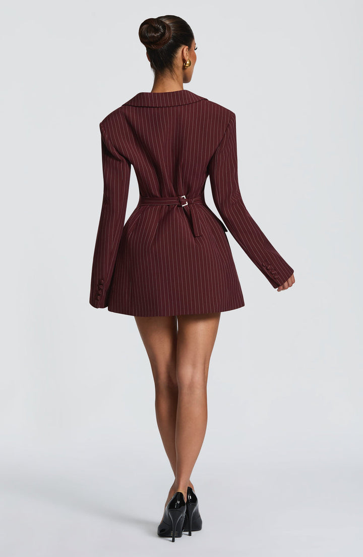Zaerine – Maßgeschneidertes Minikleid im Zweireiher-Blazer-Stil