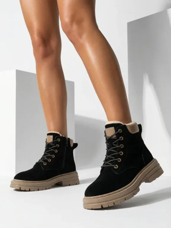 Alosia – Stiefeletten mit Schnürung Und Klobiger Sohle