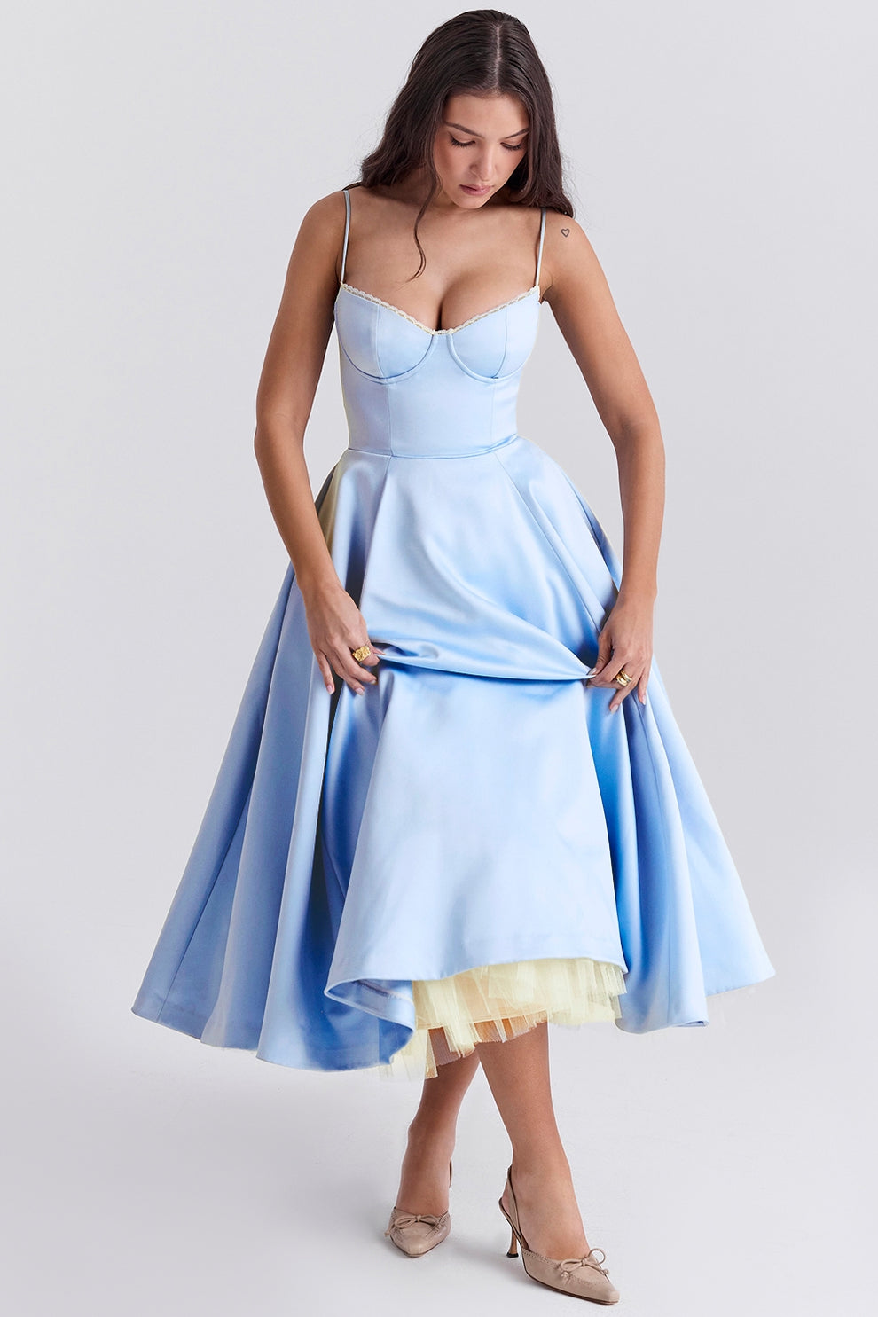 Arestina – Modisches Midi Kleid Aus Tüll
