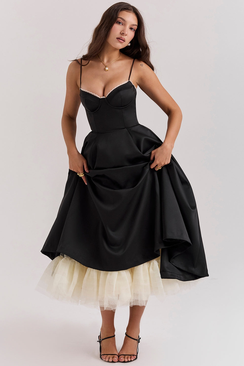 Arestina – Modisches Midi Kleid Aus Tüll
