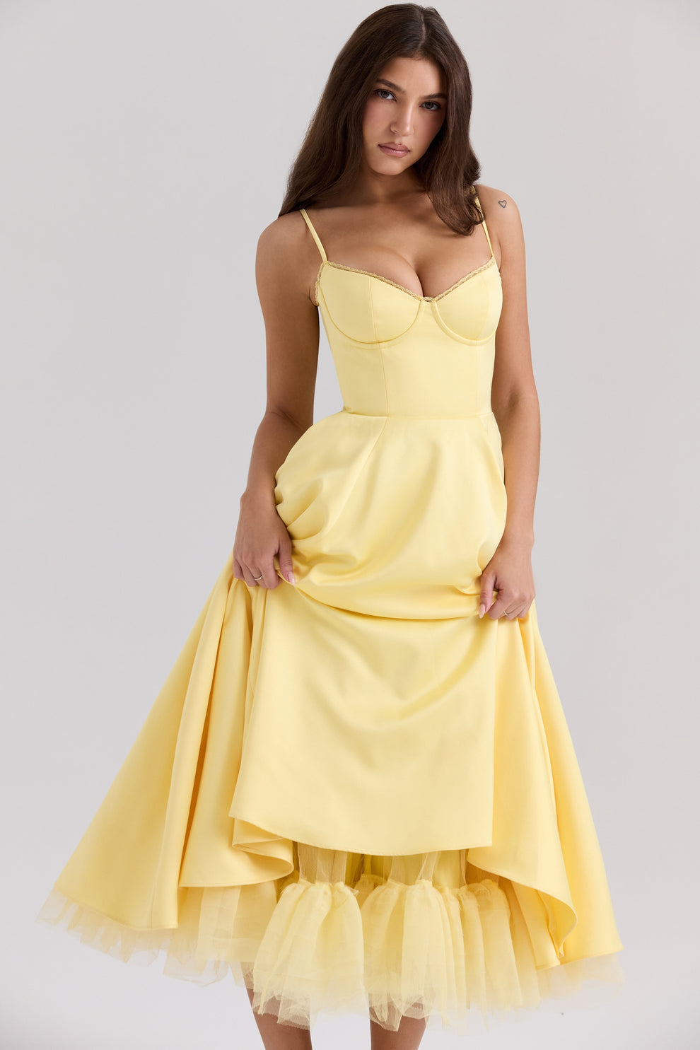 Arestina – Modisches Midi Kleid Aus Tüll