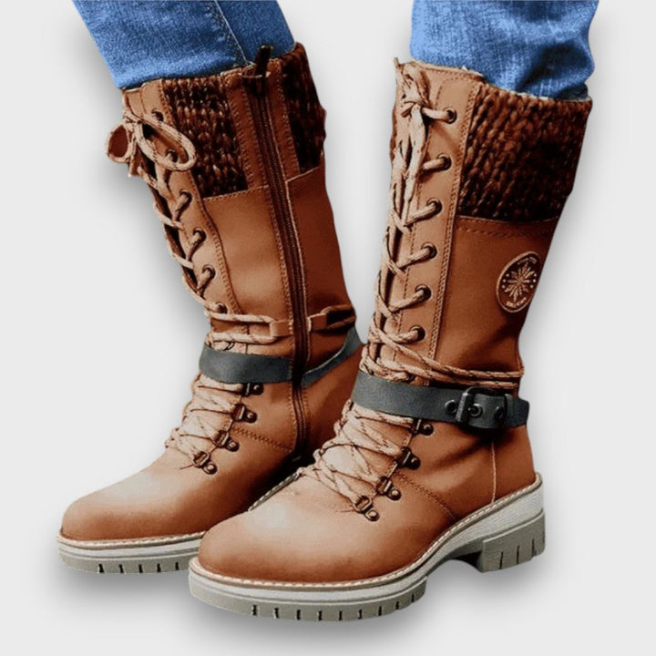 Nauja – Winter Strickstiefel in Wadenlänge