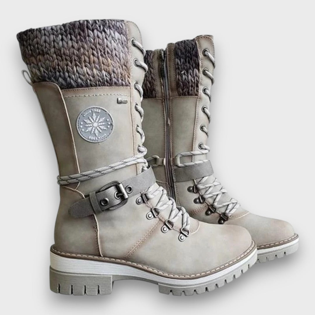 Nauja – Winter Strickstiefel in Wadenlänge