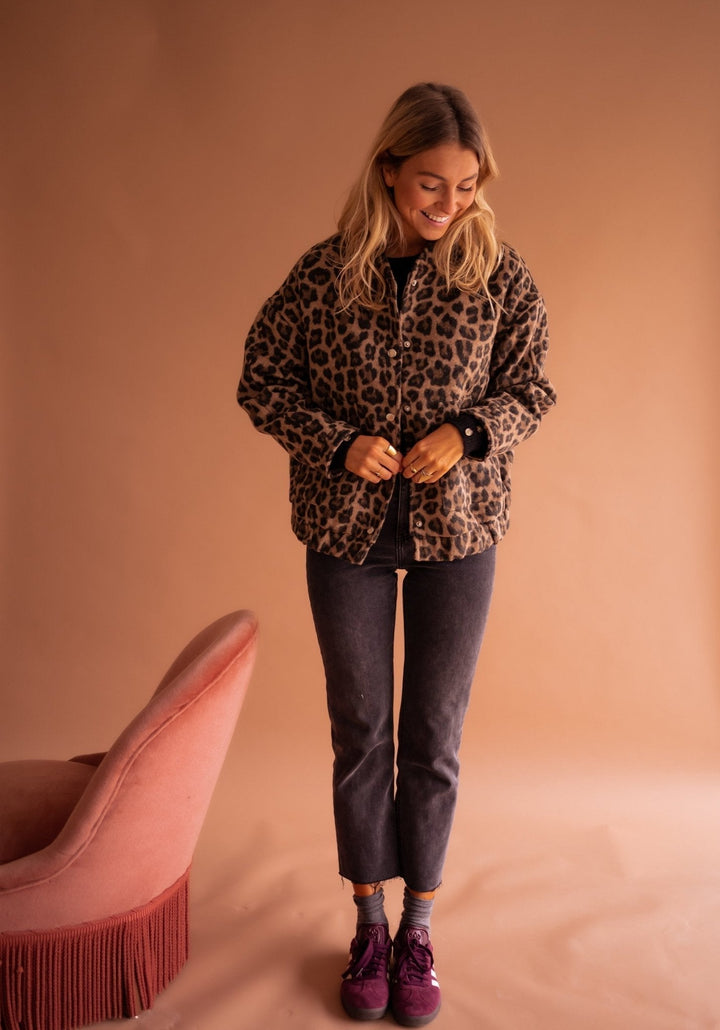 Leana – Atmungsaktive Jacke Mit Leoparden Muster