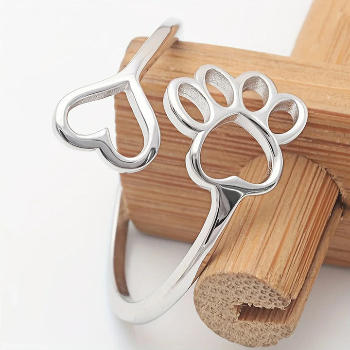 HeartPaw – Handgefertigter Ring mit Pfote und Herz