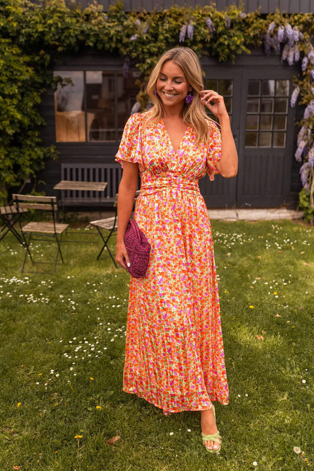Sampaio – Elegantes Kleid Mit V-Ausschnitt Und Blumen Drucken