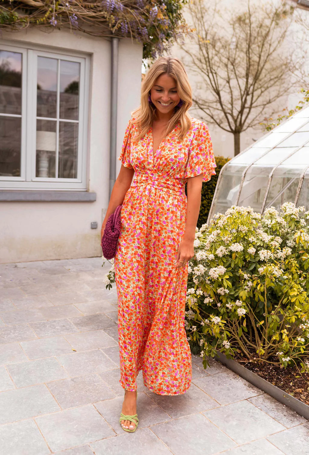 Sampaio – Elegantes Kleid Mit V-Ausschnitt Und Blumen Drucken