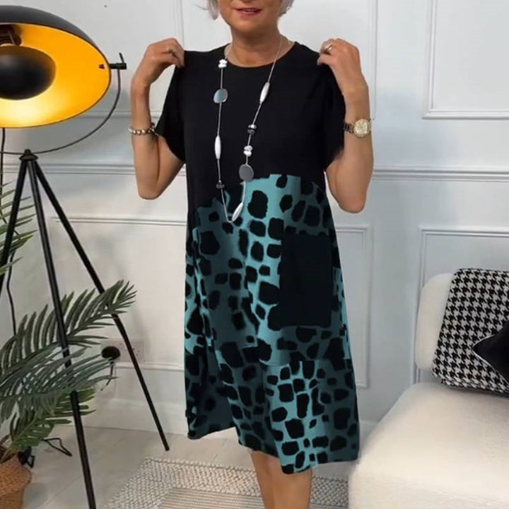 Hansine – Bedrucktes Kleid Mit Rundhalsausschnitt Und Kurzen Ärmeln