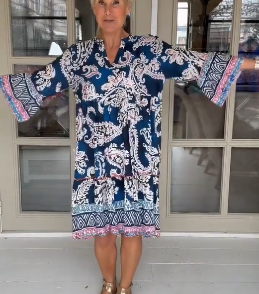 Viloura – Kleid mit V-Ausschnitt und Blumenmuster