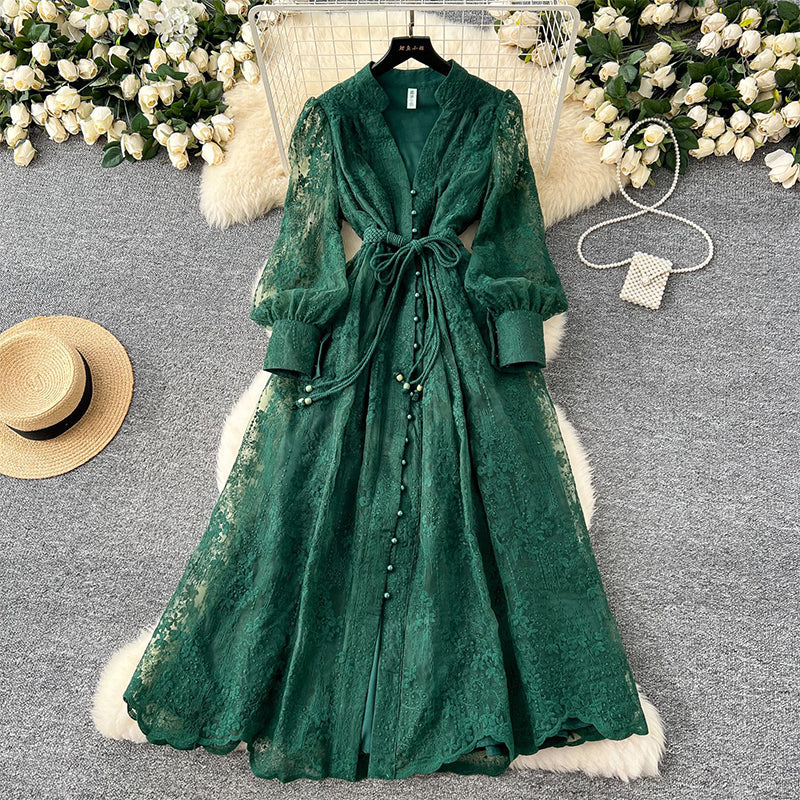 Roslyn - Maxikleid Mit Stickerei Und Langen Ballonärmeln