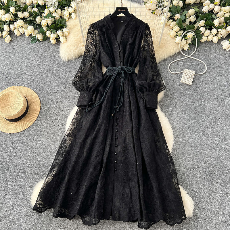 Roslyn - Maxikleid Mit Stickerei Und Langen Ballonärmeln