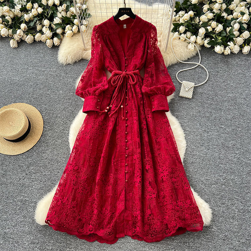 Roslyn - Maxikleid Mit Stickerei Und Langen Ballonärmeln