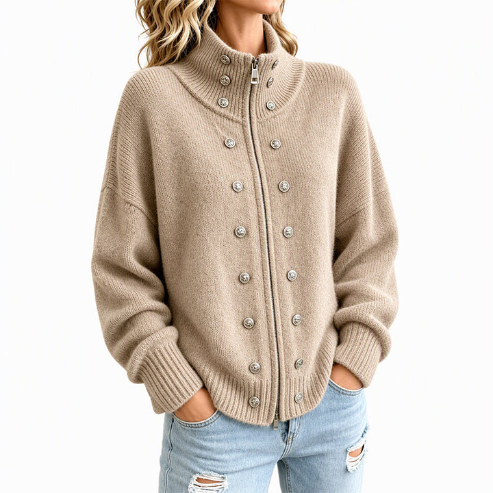 Ezgia – Strickjacke Mit Zierknopf